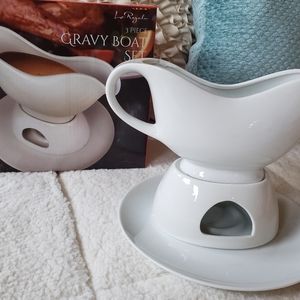 Le Regalo Gravy Boat Dish, Never Used!